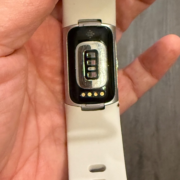 Fitbit Charge 6 - Picture 3 of 7